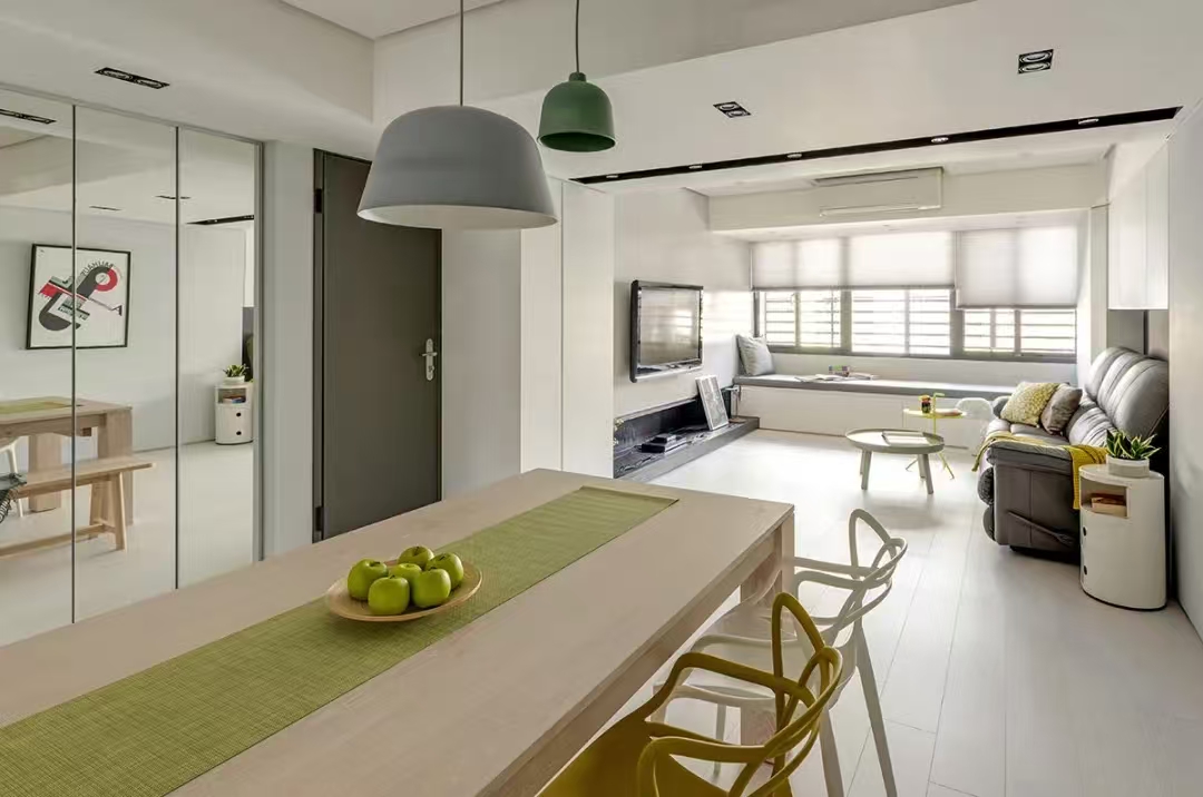 豪华别墅装修项目,现代简约风格,宽敞客厅配落地窗,高档家具摆设,整体设计大气优雅